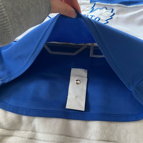 Toronto Maple Leafs Hockey jersey - Picture 8 of 9